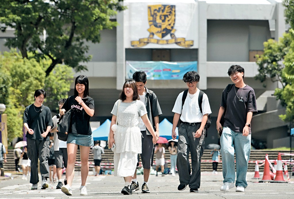 《美國新聞與世界報道》發表最新一份「全球大學排名」，中文大學與澳洲墨爾本大學並列全球第28位，成為本港上榜院校之首。