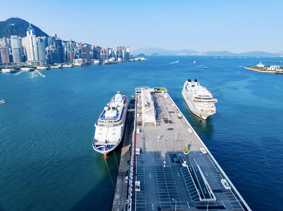 Silver Whisper和Seabourn Encore於今天抵港並停靠海運碼頭。羅淑佩fb 