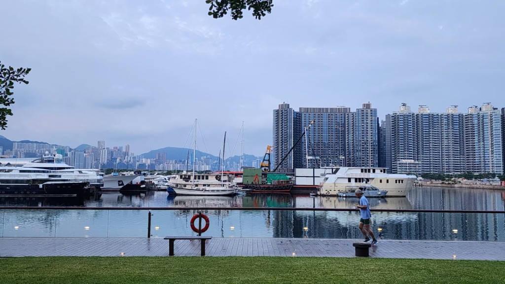 本港地區今日大致多雲,初時有幾陣驟雨,局部地區有雷暴。黎志偉攝 本港地區今日大致多雲,初時有幾陣驟雨,局部地區有雷暴。黎志偉攝