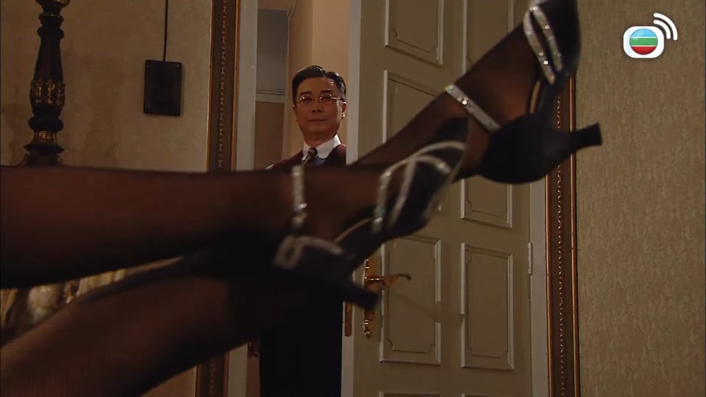江美儀黑絲色誘劉松仁的場口,至今仍是經典之一。 江美儀黑絲色誘劉松仁的場口,至今仍是經典之一。