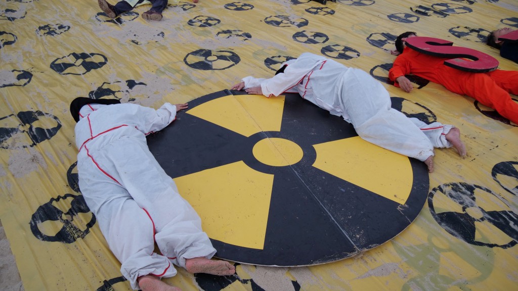 环保团体在釜山示威，要求日本停止将核污水排放入海。 路透社