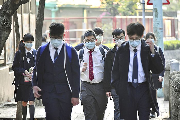 有中學校長認同公民與社會發展科有助重新聚焦,但質疑課程推行過急。