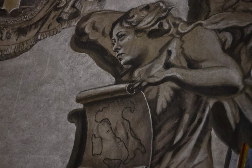 壁畫中天使因被指酷似意大利總理梅洛尼而引發爭議。 路透社