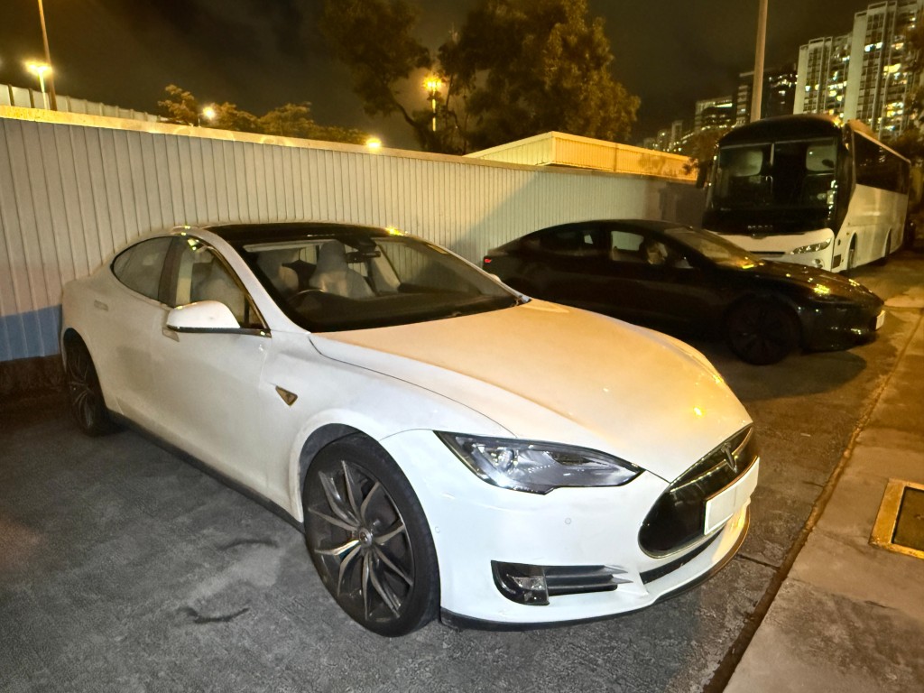 涉案私家車亦被扣查作進一步檢驗。