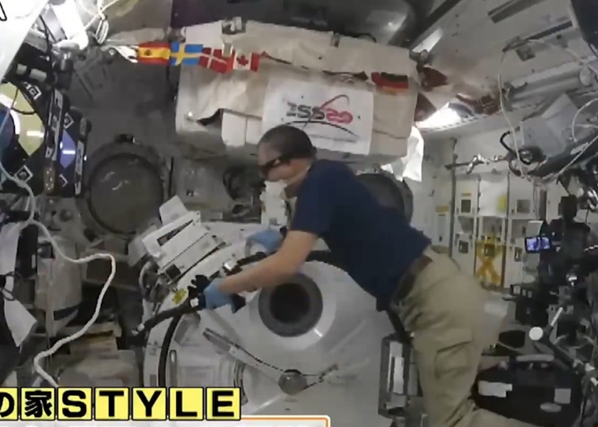 太空站逢周六都會進行大掃除。影片截圖