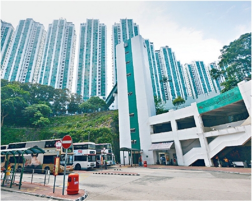 現場是荃景圍荃威花園一間便利店。網圖
