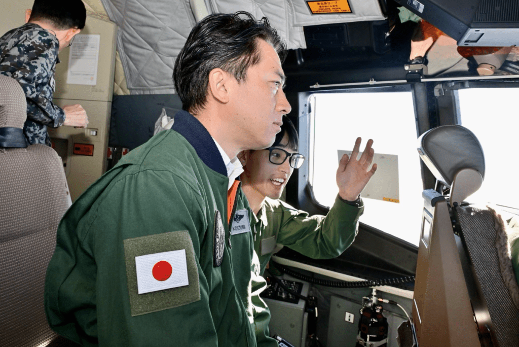 小泉進次郎前往沖繩視察自衛隊設施。X@shinjirokoiz