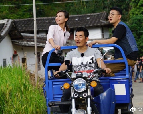 小齊似乎很享受拍攝過程。