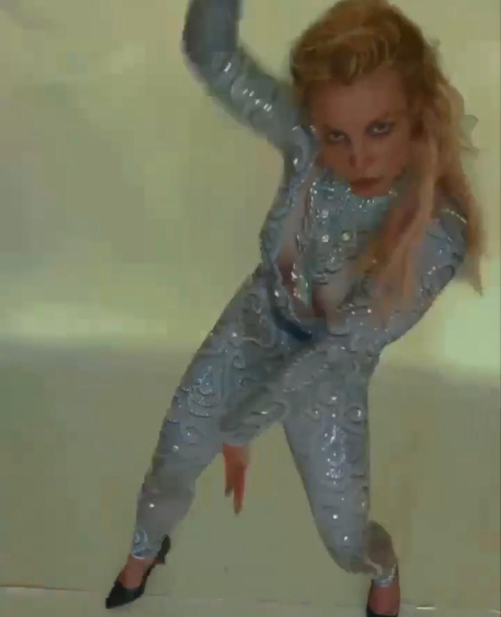 Britney日前上載跳舞片段,被指行為怪異。