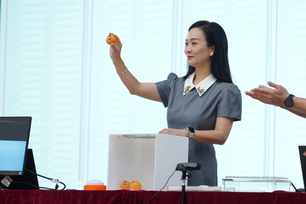 抽籤由陳凱欣主持。