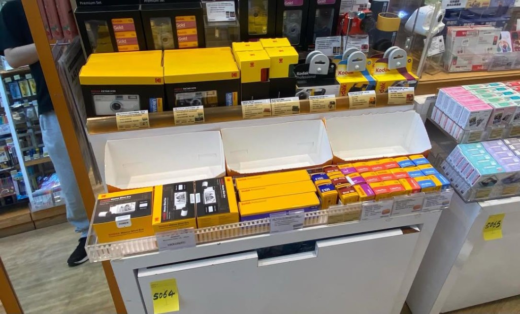 Kodak Charmera盲盒日前在LOG-ON發售，定價每部235元，一套則為1,410元，發售當日已經被搶購一空。