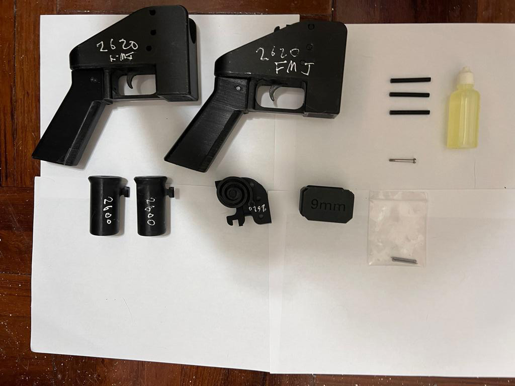 警方相信檢取的槍械部件由3D打印機所製。