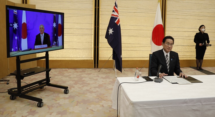 日本及澳洲雙方透過視像會議簽署協定。AP圖片
