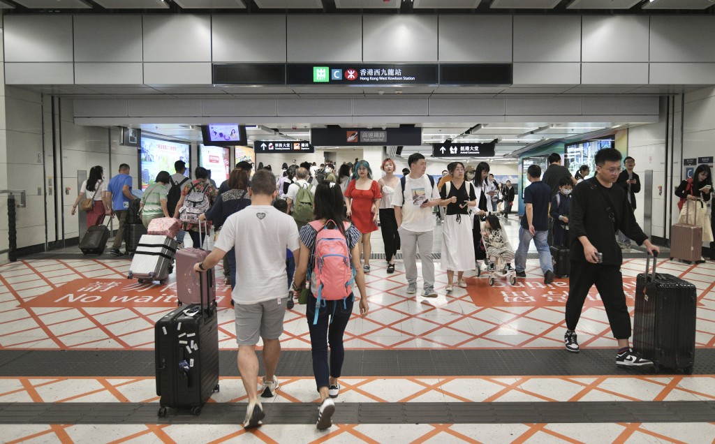 內地通報因天氣惡劣，7月28日及29日部分來往香港與內地高鐵車次取消。（資料圖片）