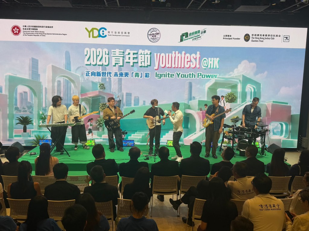 他指政府正全速制定香港首個五年規劃，以《藍圖》為基礎，緊扣國家「十五五」規劃。