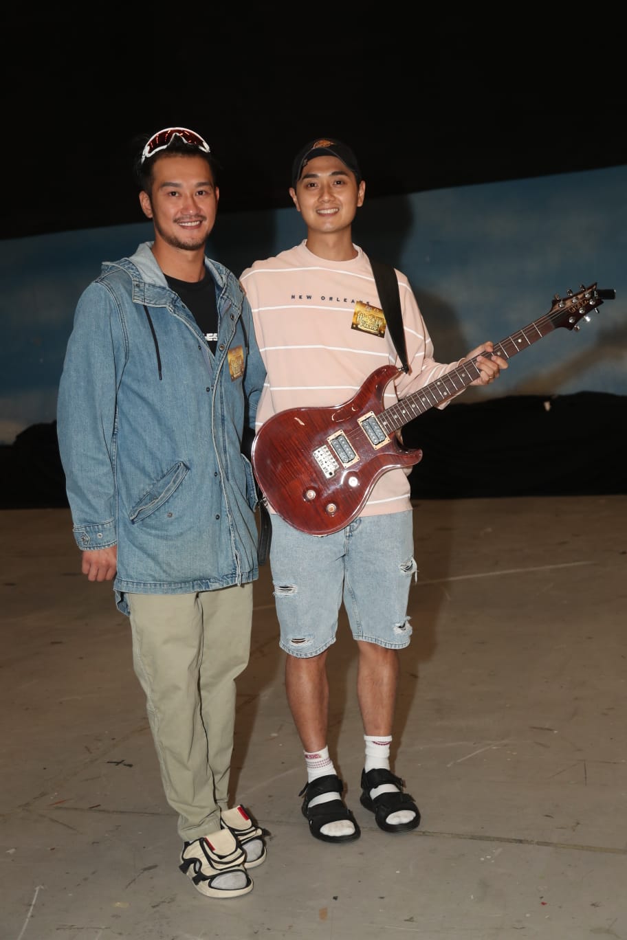 鄭俊弘與吳浩康一起綵排。
