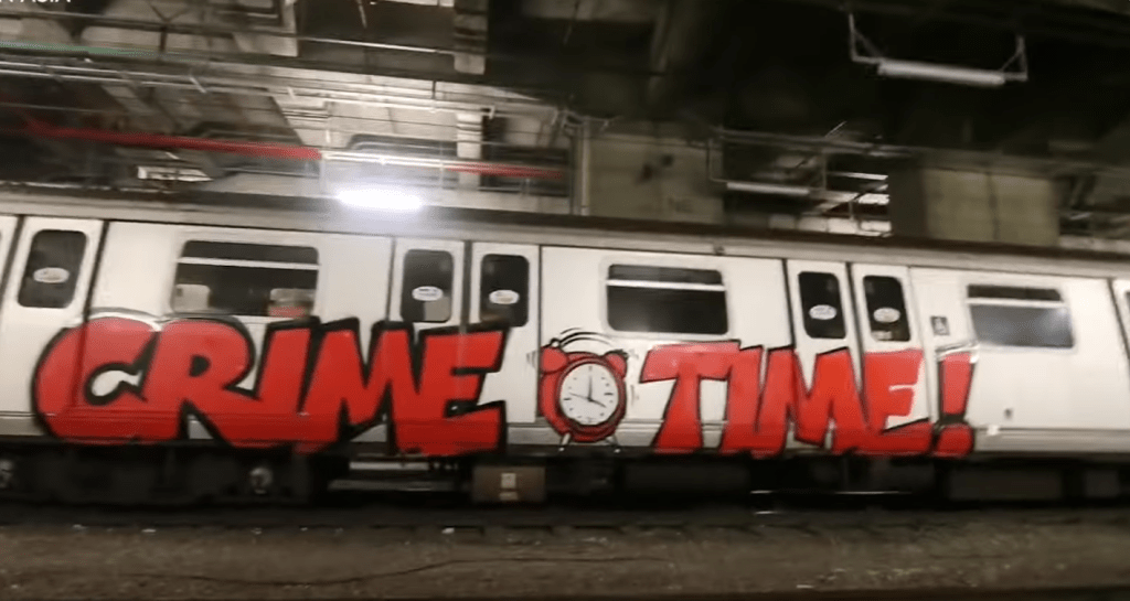 2016年一對美國情侶潛入港鐵車廠塗鴉列車。