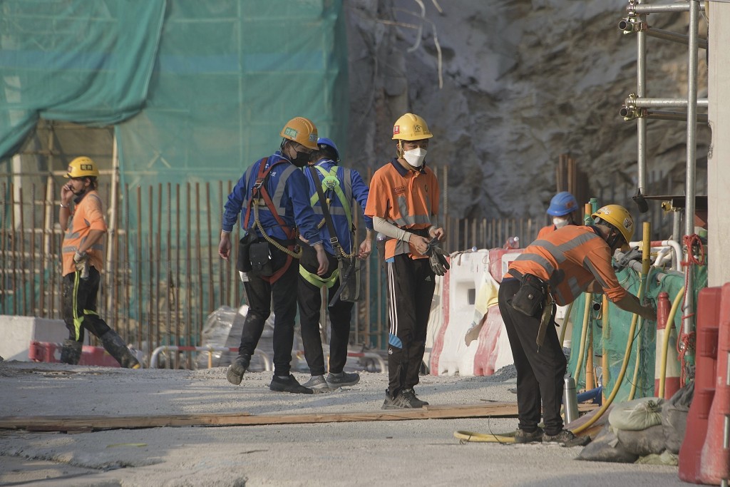 建造业总工会指接获逾百宗有关外劳被剥消投诉。(非当事人)资料图片