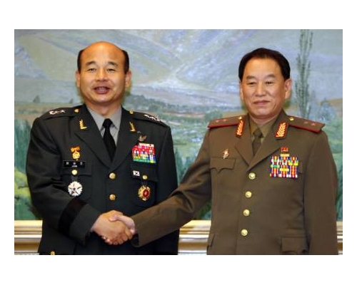 北韓勞動黨副委員長兼統戰部部長金英哲（右）。新華社