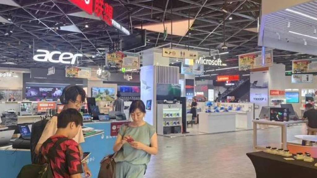 記憶體、硬碟價錢瘋漲，令家長為孩子買大學「開學三件套」感到吃不消。IT時報