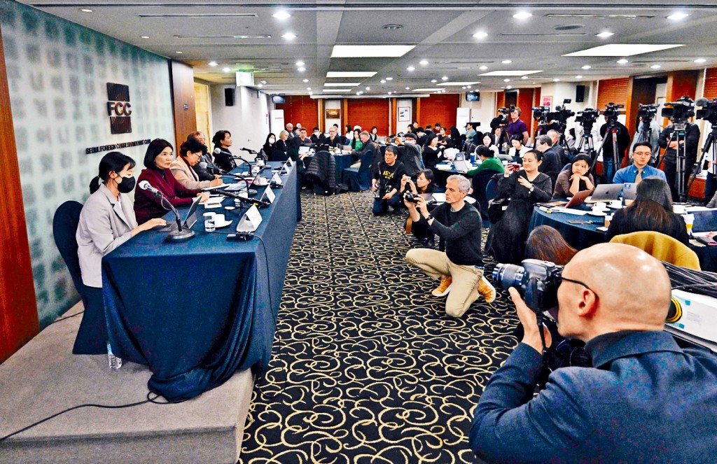 南韓一名實習醫生上周在首爾外國記者俱樂部發言。