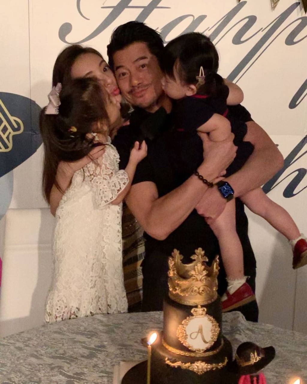 現實中Aaron對着兩個寶貝女,會做「順得人」好爸爸。