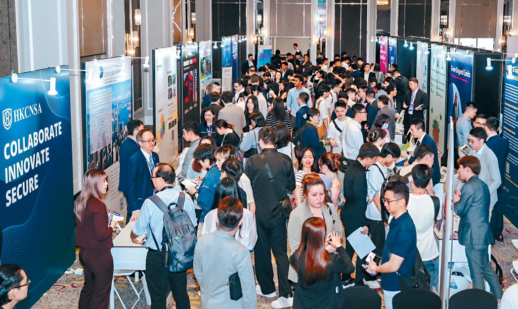 人才辦在4月中首次與近40間大灣區知名企業,一同前往馬來西亞舉辦「粵港澳大灣區人才匯聚發展推介會」。
