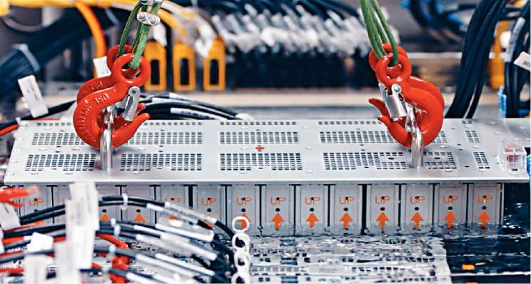 阿里巴巴杭州数据中心液冷服务器，为全球最大规模的液冷散热，年省约7000万度电。