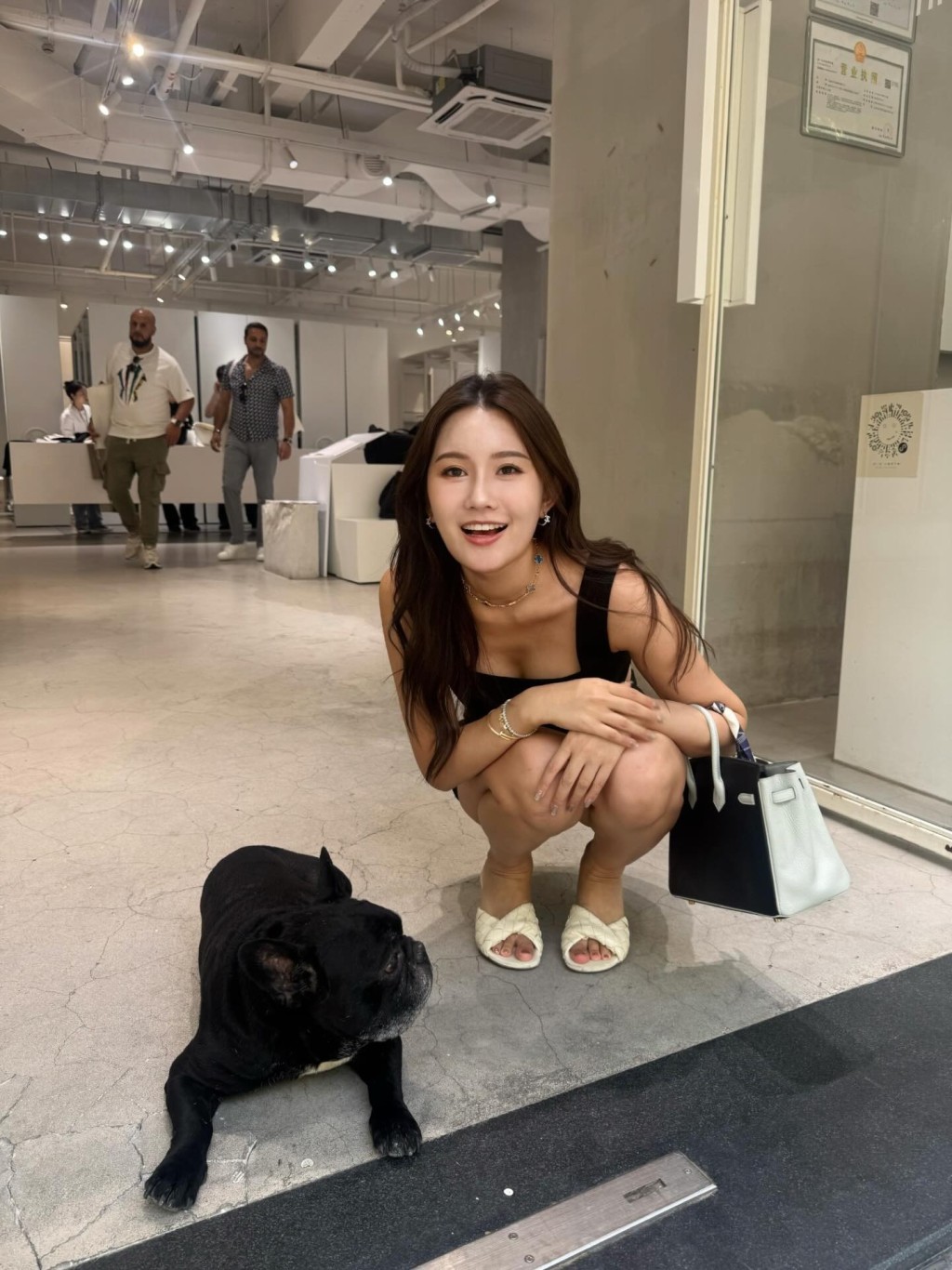 梁懿婷畢業於美國賓夕法尼亞州立大學。 梁懿婷畢業於美國賓夕法尼亞州立大學。