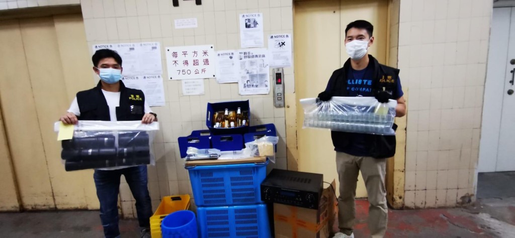 人員檢獲約48支啤酒,總值約1200元。警方圖片