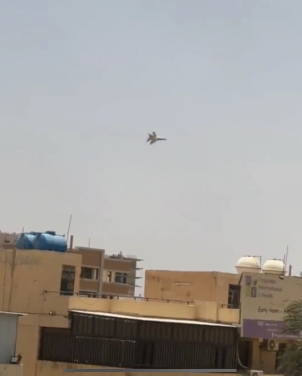 蘇丹首都喀土穆傳戰火，網傳影片疑似拍攝到軍機出動。