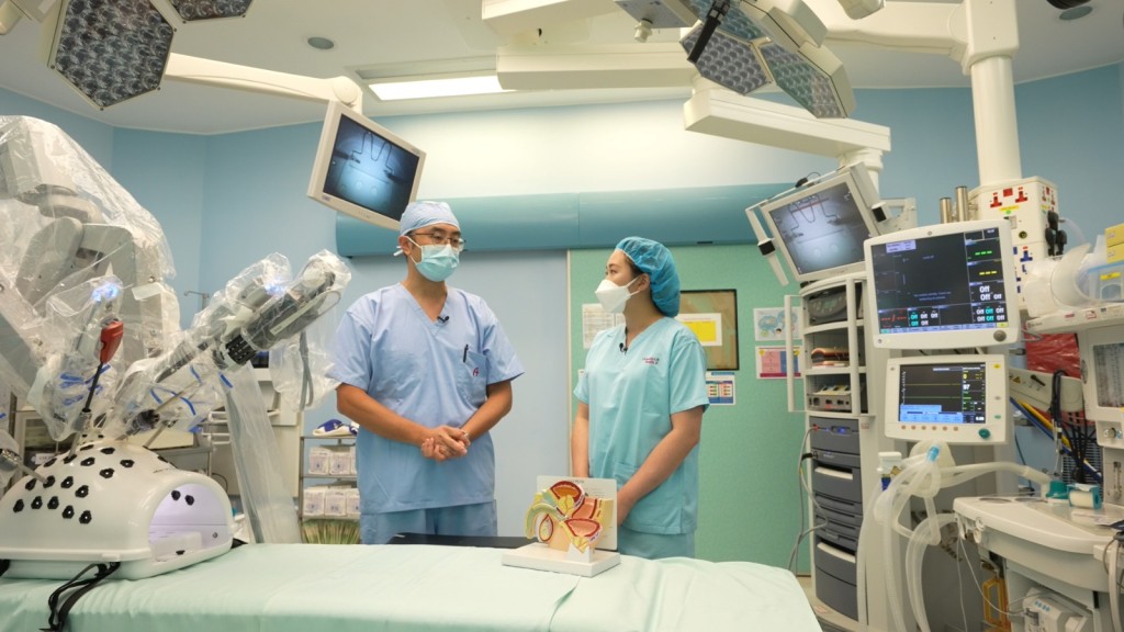 王醫生分享用手術機械臂做前列腺的手術的好處。