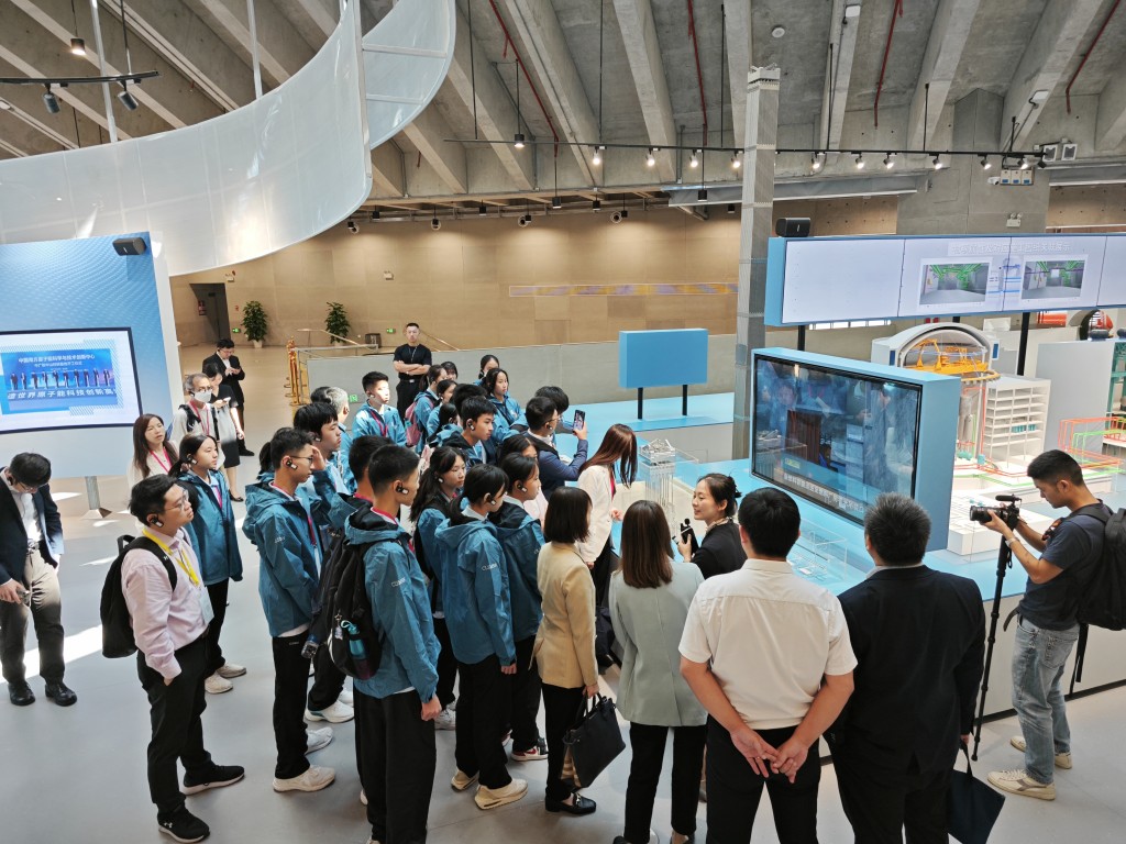 考察團參觀大亞灣核能科技館 考察團參觀大亞灣核能科技館