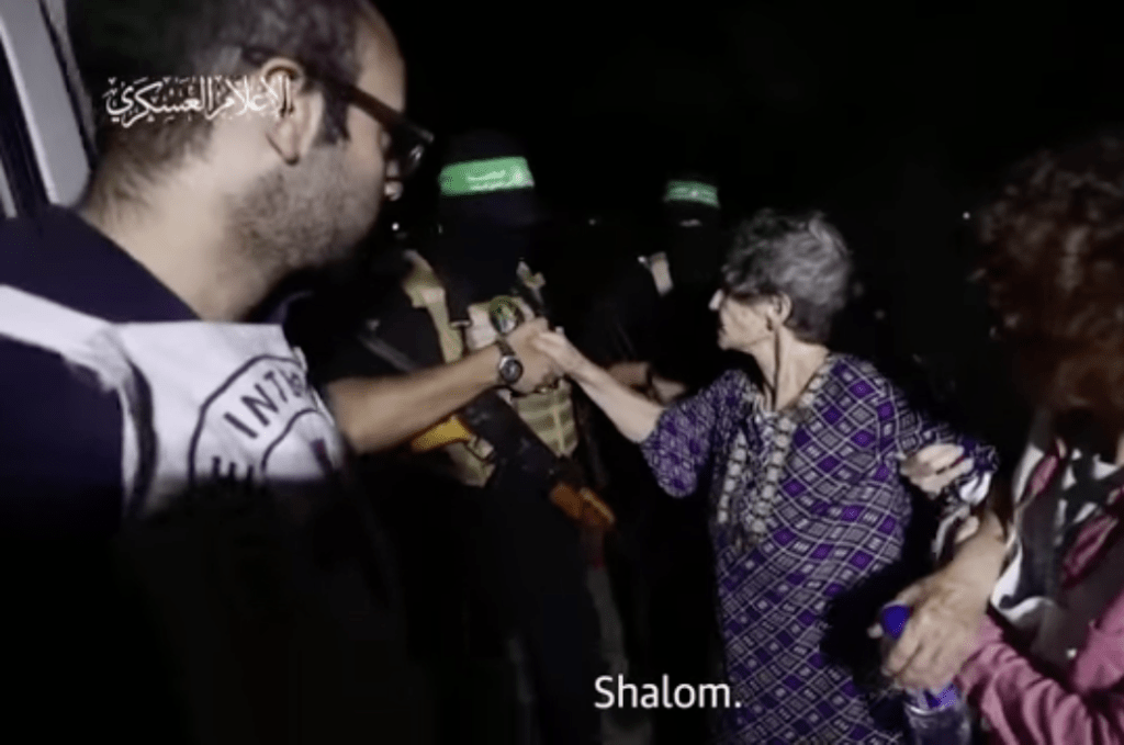 利夫希茨日前获释时，主动与一名蒙面持枪的哈马斯武装分子握手道别，并向对方用希伯来语说「和平」。