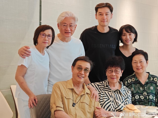 胡歌曾被曝光夫妻合照。