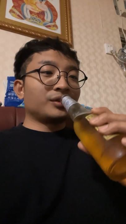 嗱佢飲嘞。