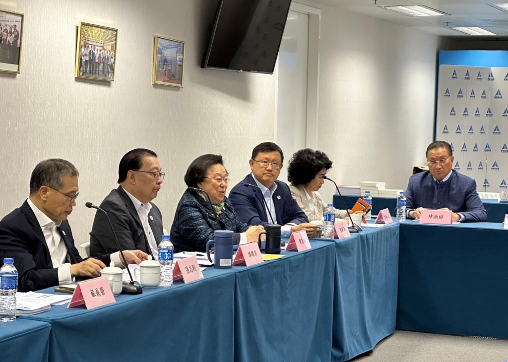 特首政策組拜訪再出發大聯盟。