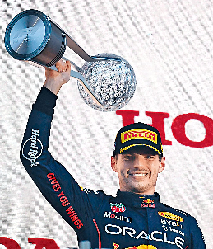 韋斯塔潘在爭議聲中提前四站封王。