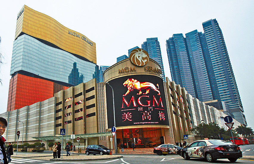 中、港、澳通關，有學者對澳門今年全年賭收預期1300億澳門元感到樂觀。