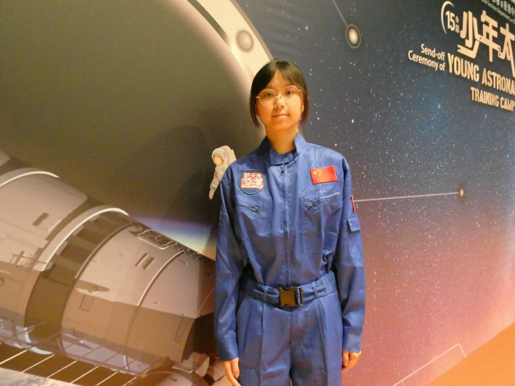 徐研嵐對師姊黎家盈涉足宇宙感到驕傲,形容以她為榜樣。歐文瀚攝 徐研嵐對師姊黎家盈涉足宇宙感到驕傲,形容以她為榜樣。歐文瀚攝