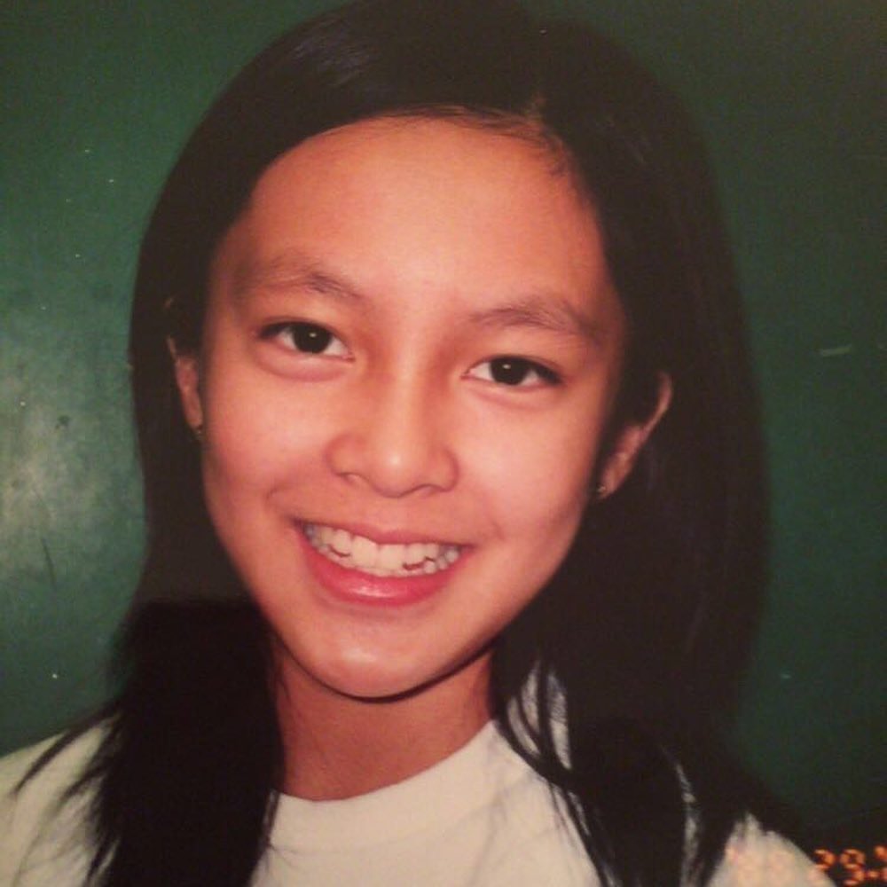 Kelly自細就是靚女,跟現在容貎沒大分別。