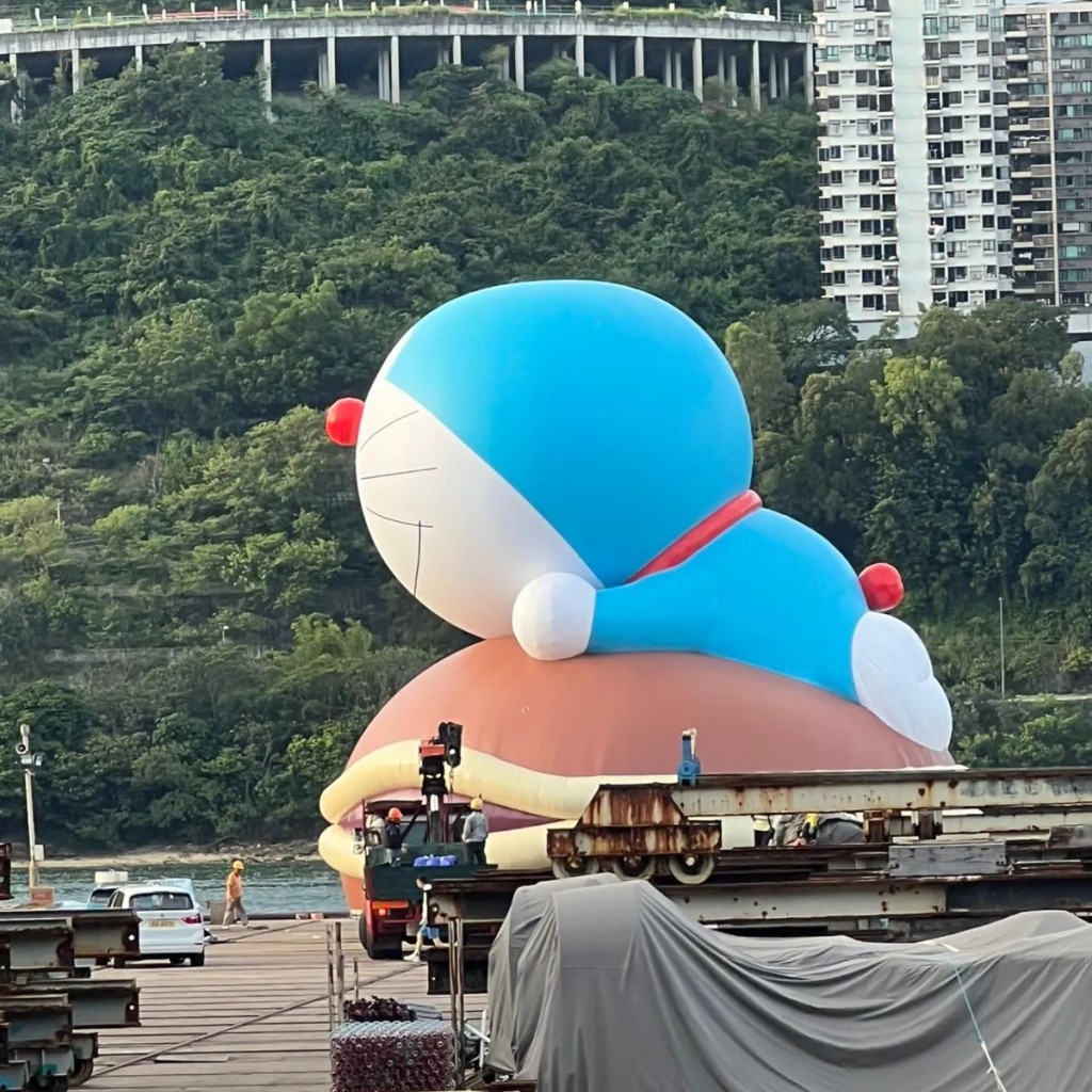 巨型多啦A夢一度現身青衣船塢。Threads@dun.164