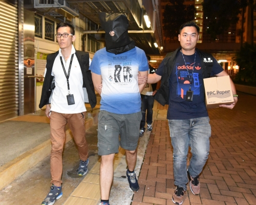 警方昨晚拘捕一名涉案男子。丁志雄攝