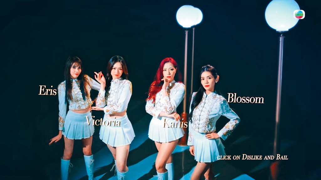 一眾練習生分組亮相，當中一頭紅髮的俞可程（右二）勁搶眼。