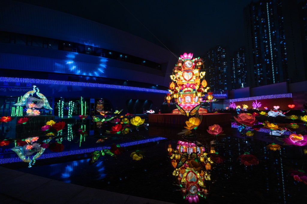 香港單車館公園展出的繽紛綵燈。