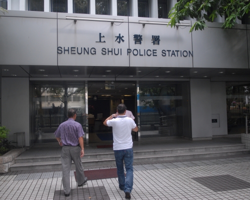 警方正追緝一名南亞裔男子。