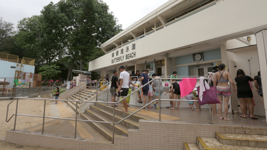 屯門蝴蝶灣泳灘婦人遇溺 送院治理