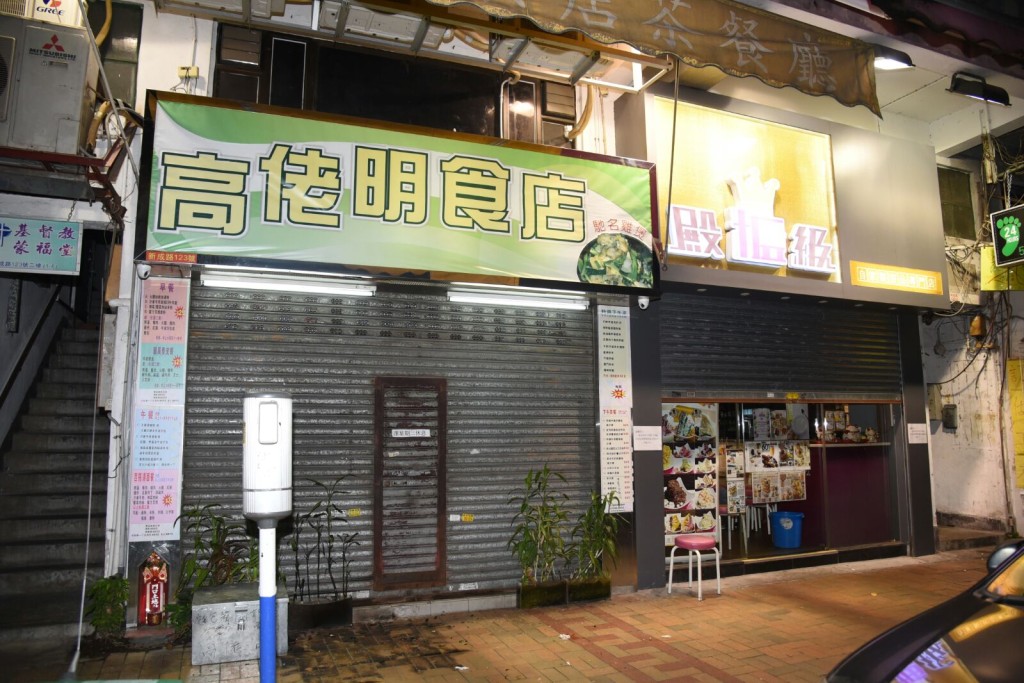 門口大閘被汽油彈燒焦。