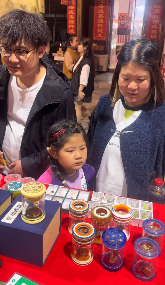 武新偉悉心繁殖蟈蟈及拍短片推廣，吸引不少鳴蟲玩家。抖音