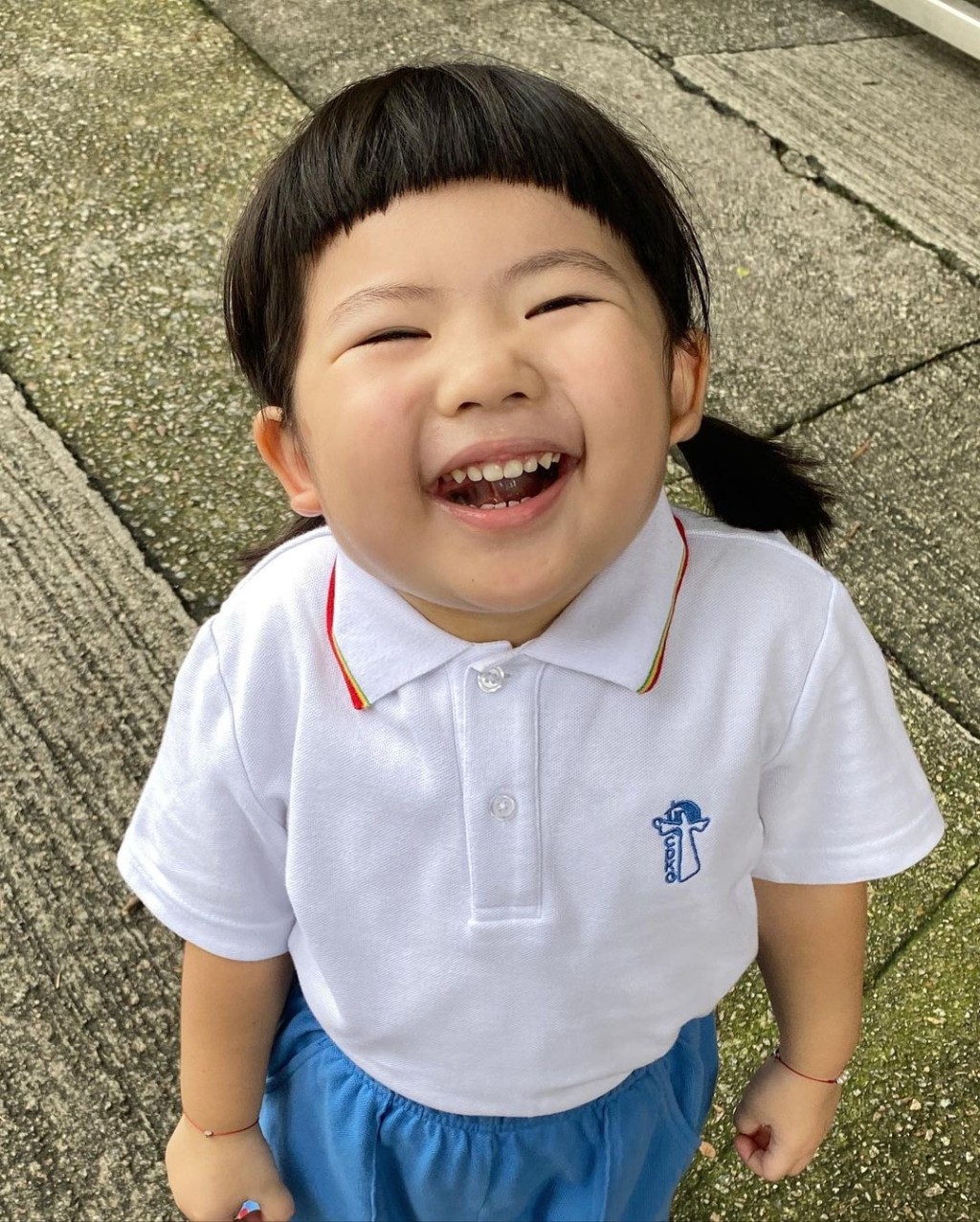 Lucy第一日返學好興奮。